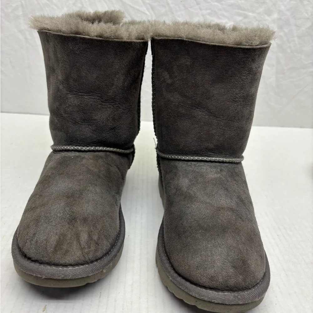 UGG Plush Shearling-Lined Boot little girl SZ 3, box 10